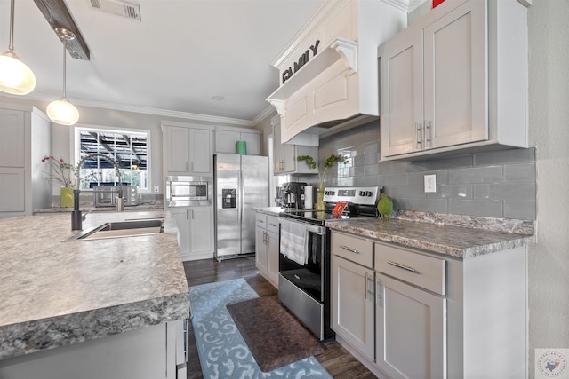 kitchen with stainless steel appliances, dark wood-type flooring, visible vents, ornamental molding, and tasteful backsplash