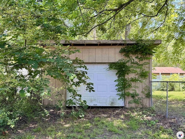 4211 Lotus Dr, Texarkana, TX 75503 - view of garage