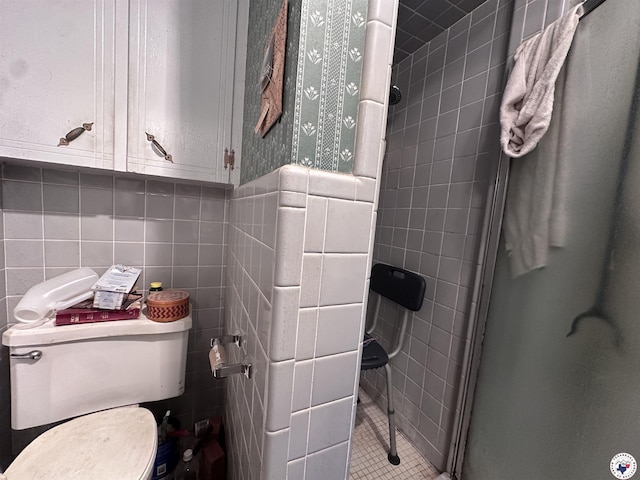 216 W Pioneer St, Wake Village, TX 75501 - full bath featuring tile walls, a stall shower, and toilet