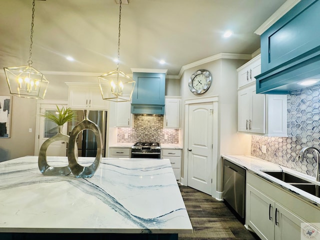 kitchen featuring a sink, pendant lighting, a chandelier, and stainless steel appliances