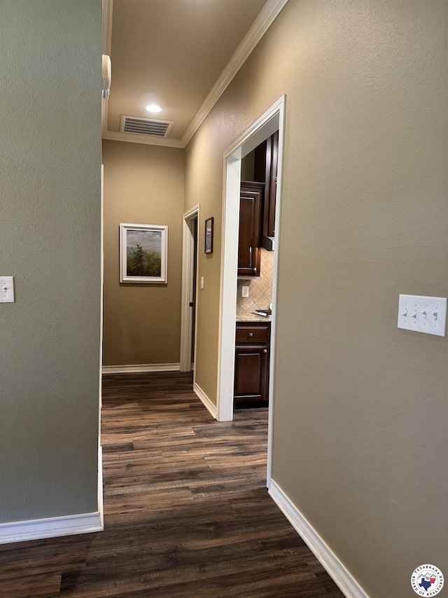 22 Heritage Blvd, Texarkana, TX 75501 - hallway with crown molding and dark wood finished floors