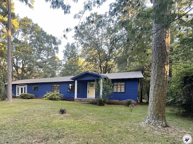 single story home featuring crawl space and a front yard