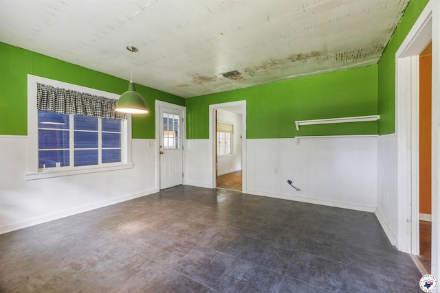 6008 E 9th St, Texarkana, AR 71854 - spare room with wainscoting and tile patterned floors