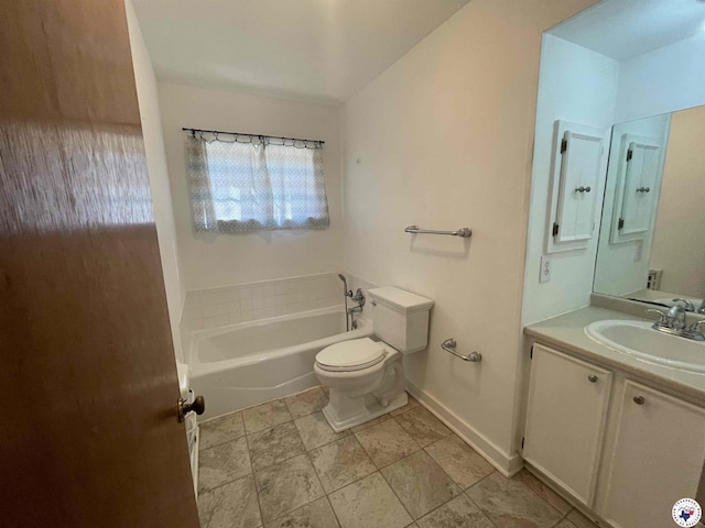 bathroom featuring a garden tub, baseboards, toilet, and vanity