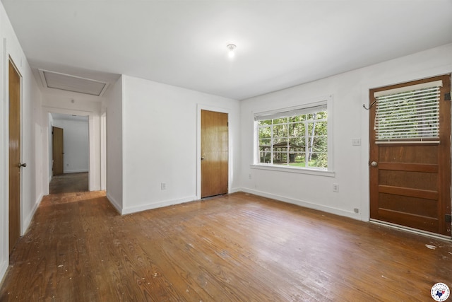 6008 E 9th St, Texarkana, AR 71854 - foyer featuring hardwood / wood-style flooring and baseboards