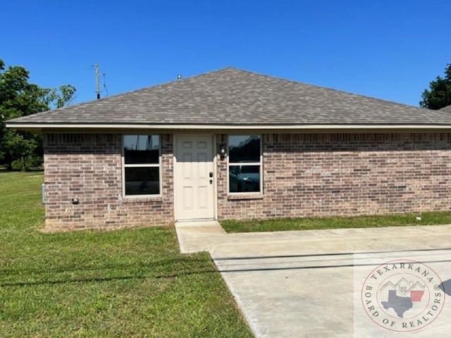 exterior space featuring a front yard