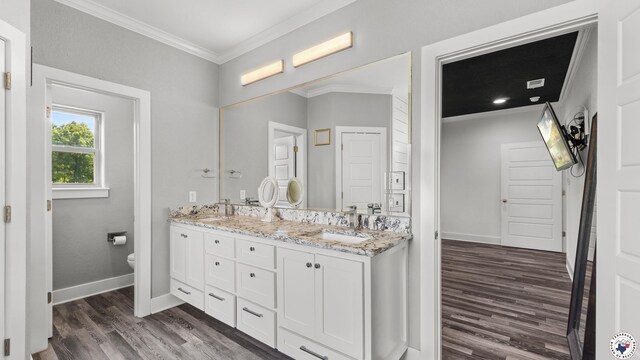 155 Lillian Ln, Texarkana, TX 75501 - full bath with crown molding, double vanity, and wood finished floors