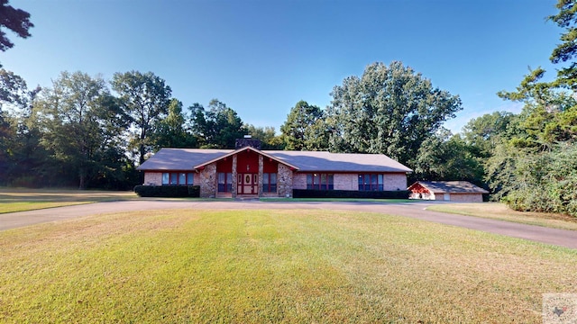 ranch-style house featuring a front lawn