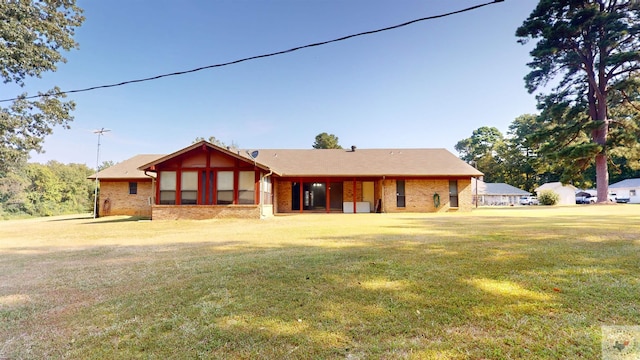 view of front facade with a front yard