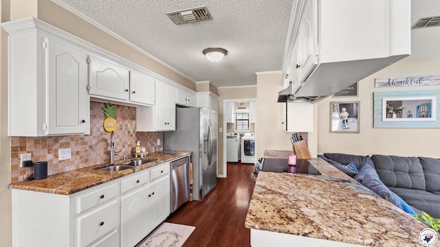 509 Brown Dr, Wake Village, TX 75501 - kitchen with separate washer and dryer, appliances with stainless steel finishes, open floor plan, dark wood finished floors, and a textured ceiling