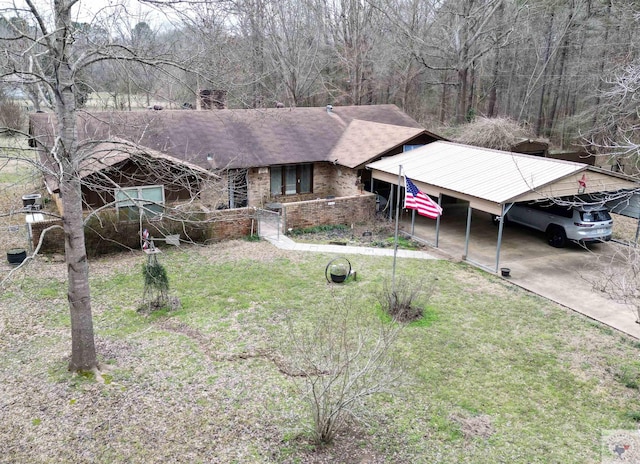 view of front facade featuring a carport, concrete driveway, and a front lawn