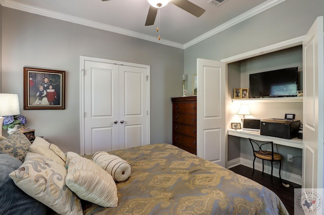 bedroom featuring crown molding, a closet, ceiling fan, and dark hardwood / wood-style flooring