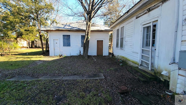 exterior space featuring a yard