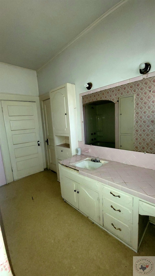 bathroom with vanity