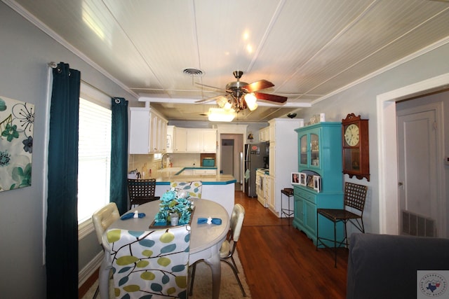 dining room with sink, dark hardwood / wood-style floors, ceiling fan, and ornamental molding