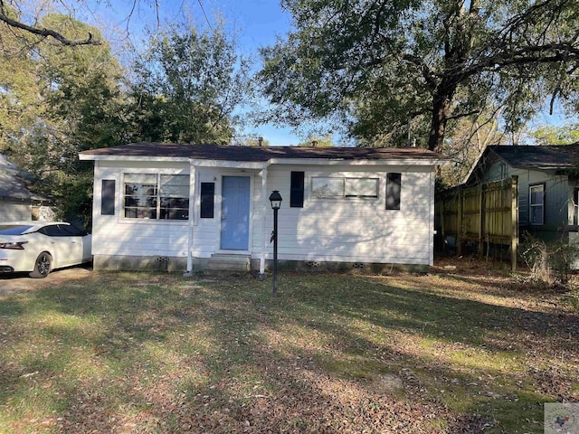 view of front facade with a front lawn