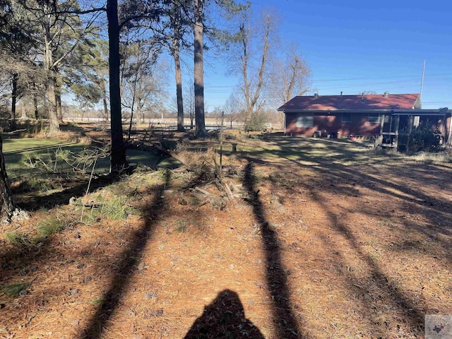 view of yard featuring a rural view