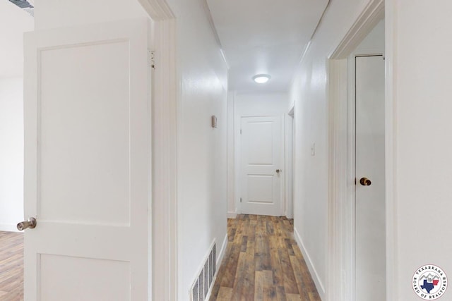 2451 Oaklawn Dr, Texarkana, TX 75501 - hall featuring visible vents, wood finished floors, and baseboards