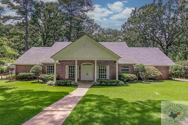 view of front facade with a front yard