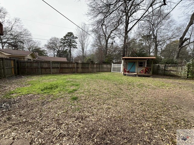 30 Broadmoor Dr, Texarkana, AR 71854 - view of yard featuring an outbuilding and a storage shed
