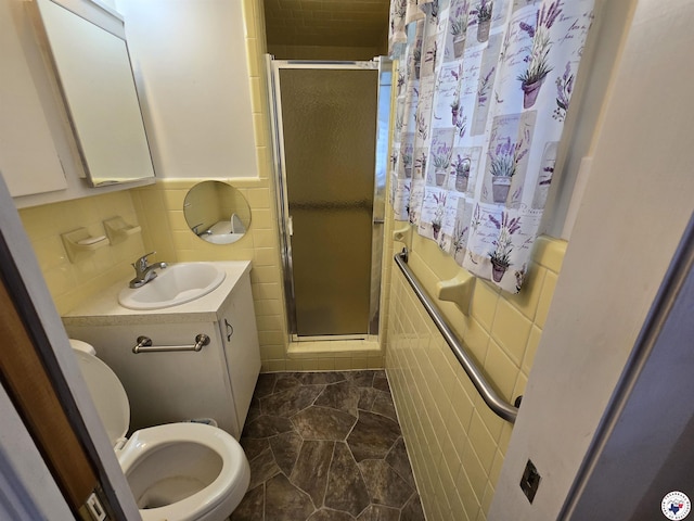 123 Texas Ln, New Boston, TX 75570 - bathroom featuring tiled shower, tile walls, vanity, toilet, and wainscoting