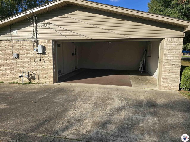 123 Texas Ln, New Boston, TX 75570 - garage featuring driveway