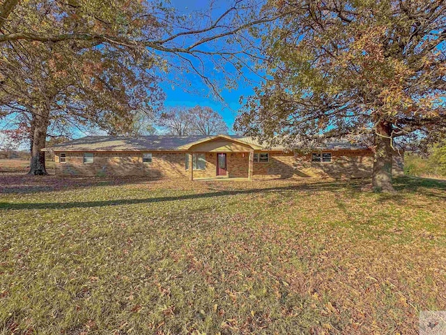 exterior space featuring a front yard