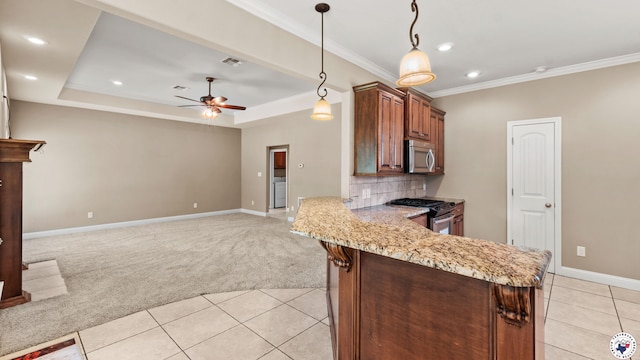 5005 Hidden Acres Dr, Texarkana, TX 75503 - kitchen featuring stainless steel appliances, a ceiling fan, light tile patterned floors, crown molding, and light colored carpet