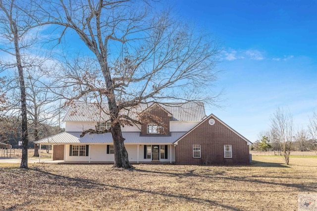 view of front of property with a front yard