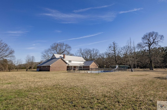 view of yard featuring a rural view