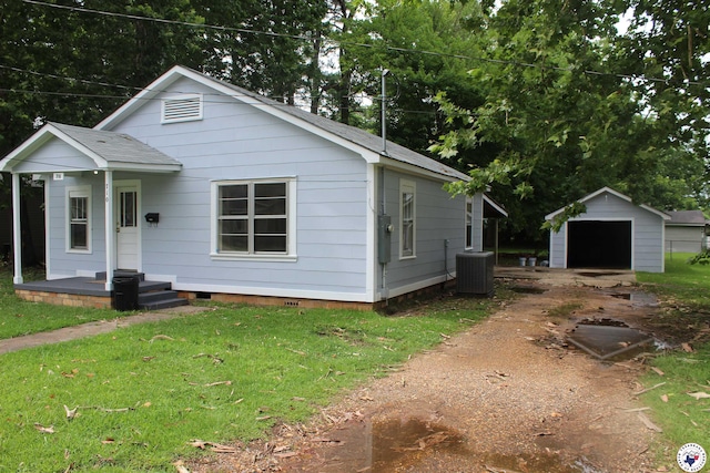 710 E Short 6th St, Hope, AR 71801 - bungalow-style home featuring a detached garage, an outdoor structure, crawl space, concrete driveway, and a front lawn