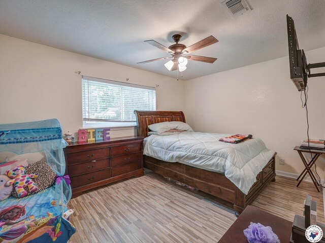 43 Broadmoor Dr, Texarkana, AR 78154 - bedroom featuring light wood finished floors and a ceiling fan