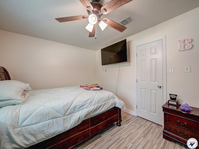 43 Broadmoor Dr, Texarkana, AR 78154 - bedroom featuring light wood-type flooring and a ceiling fan