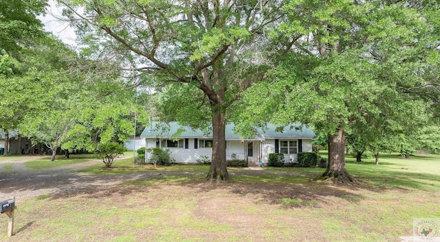 6504 Scott Wright Rd, Texarkana, TX 75503 - ranch-style home with a front yard and metal roof