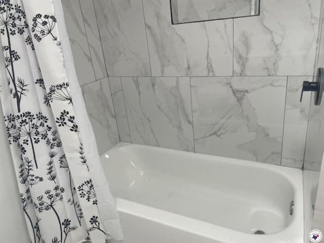 104 Pecan St, Atlanta, TX 75551 - full bath with shower / tub combo with curtain