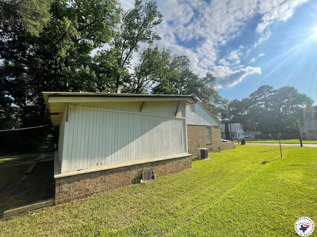 104 Pecan St, Atlanta, TX 75551 - view of side of home featuring cooling unit, a lawn, and crawl space