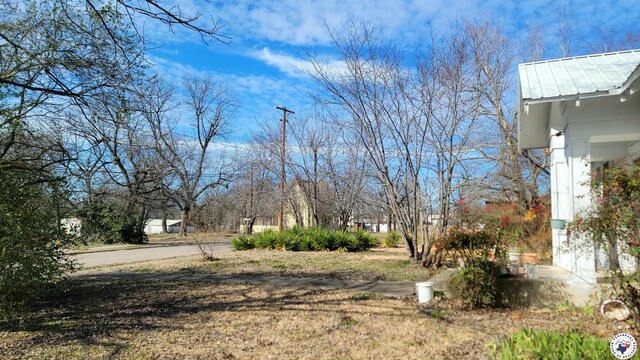 607 N Walnut St, Clarksville, TX 75426 - view of yard