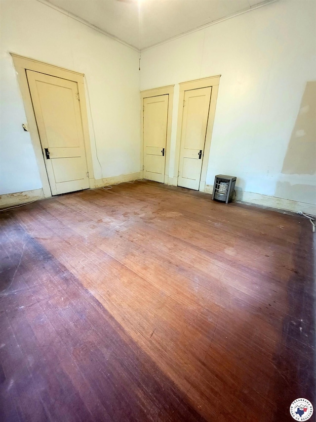 607 N Walnut St, Clarksville, TX 75426 - unfurnished room featuring wood finished floors