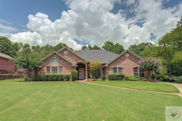 ranch-style house featuring a front yard