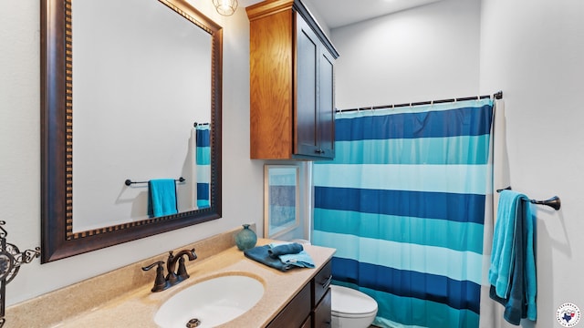 full bath featuring toilet, curtained shower, and vanity