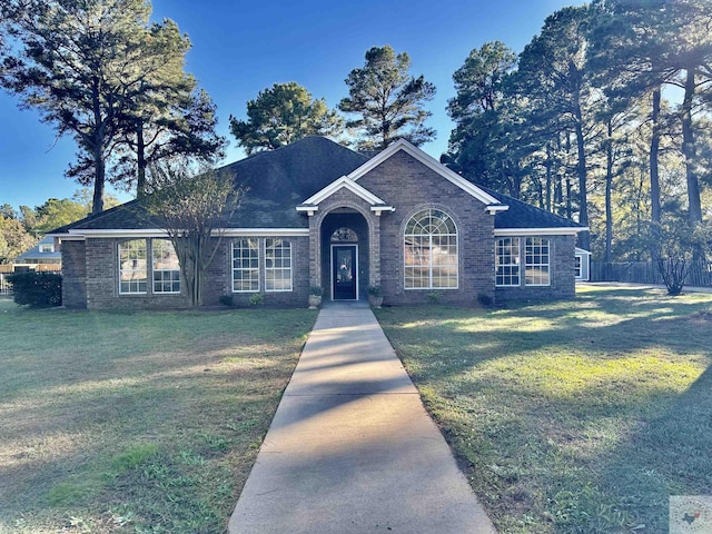 single story home with a front lawn