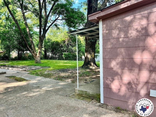 704 Florence St, Atlanta, TX 75551 - view of grassy yard