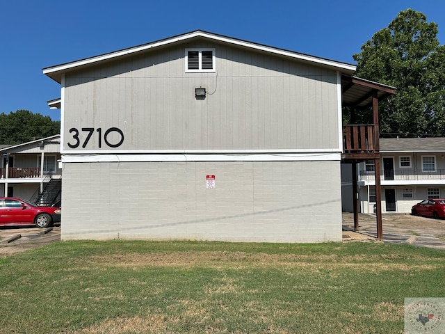 view of side of home featuring a yard