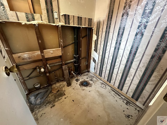 bathroom featuring concrete floors