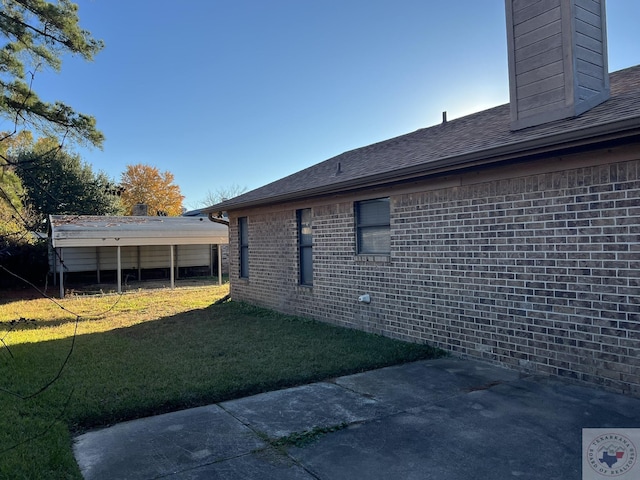 view of side of property featuring a yard