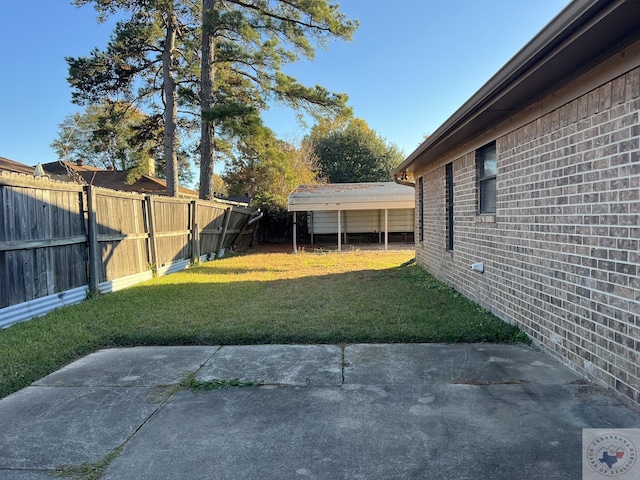 view of yard featuring a patio area