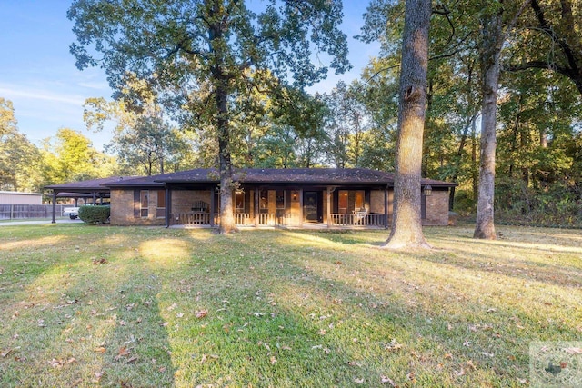 view of front of property with a front yard