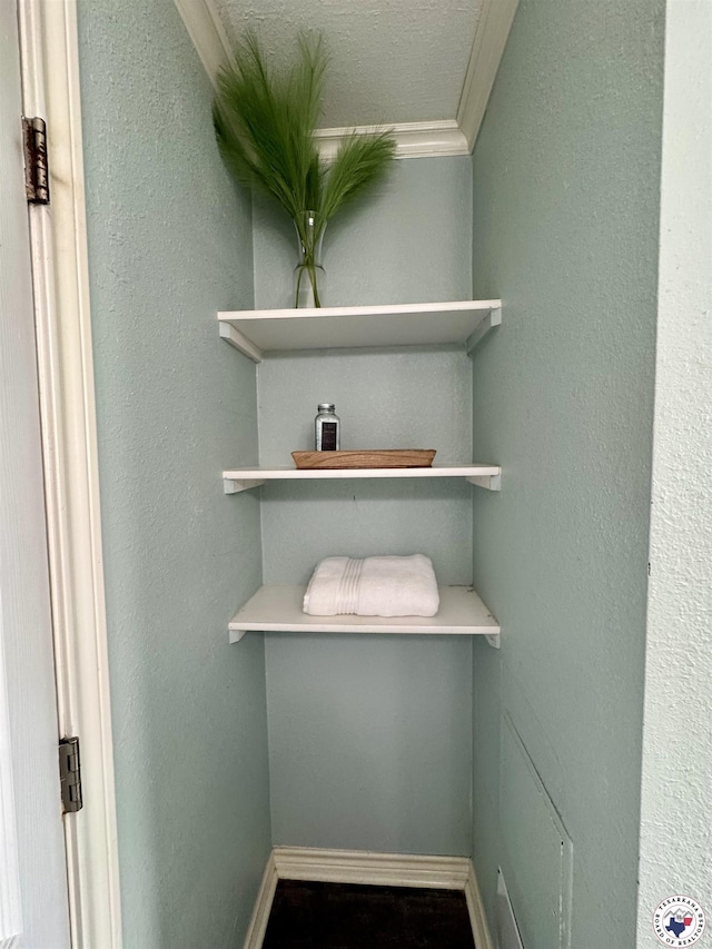 432 Carrol Ave, Wake Village, TX 75501 - detailed view of crown molding and baseboards