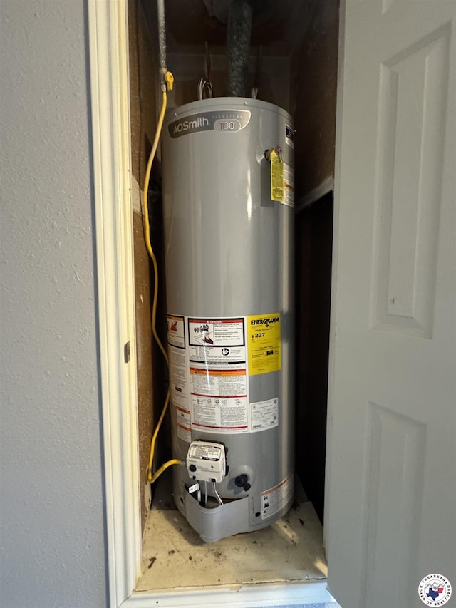 432 Carrol Ave, Wake Village, TX 75501 - utilities featuring water heater