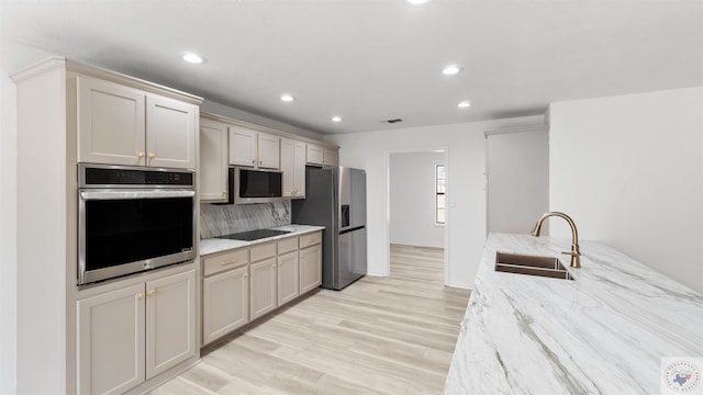 kitchen featuring recessed lighting, visible vents, appliances with stainless steel finishes, a sink, and light wood-type flooring